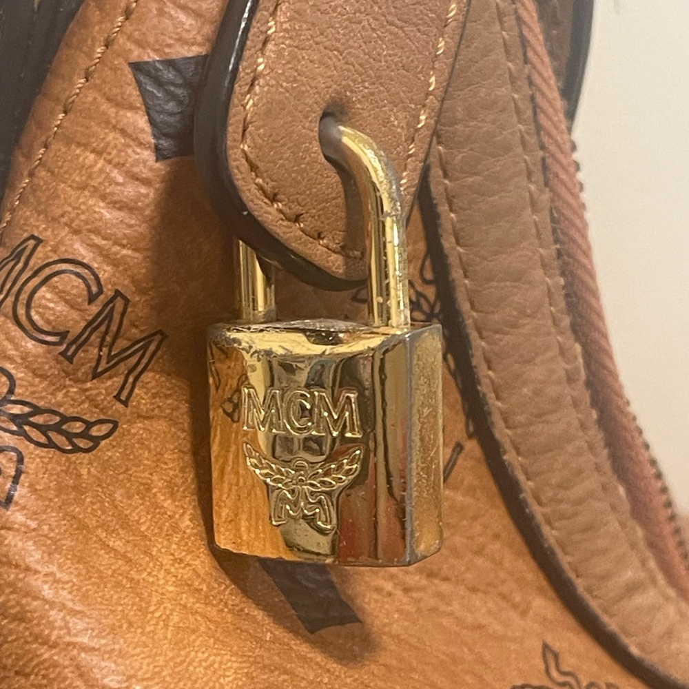 MCM Aren Hobo bag in Visetos Cognac Logo with adjustable Shoulder Bag tarnished - Picture 10 of 10